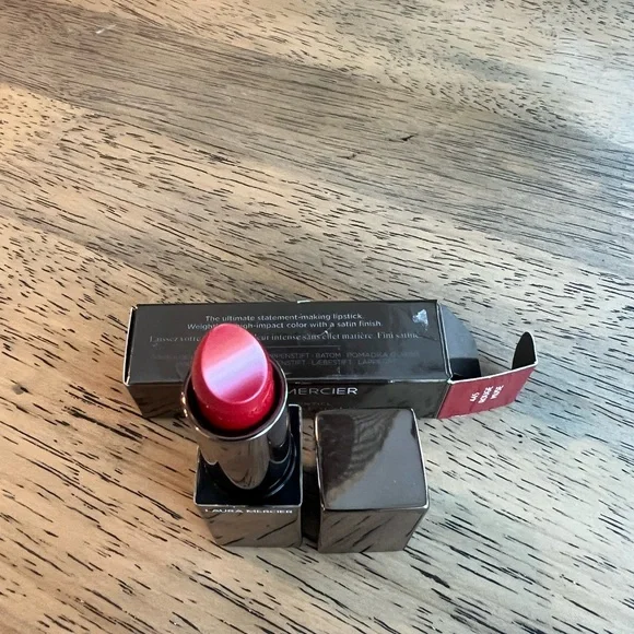 Laura Mercier Rouge Essentiel Silky Crème Lipstick - Red
ROUGE MUSE - Picture 2 of 3